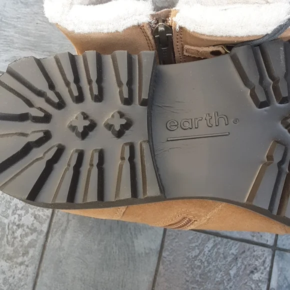 EARTH ANKLE BOOTIES NWT - Picture 8 of 9